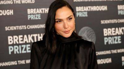 Gal Gadot says 'Godfather' director helped her deal with 'impostor syndrome' - www.foxnews.com