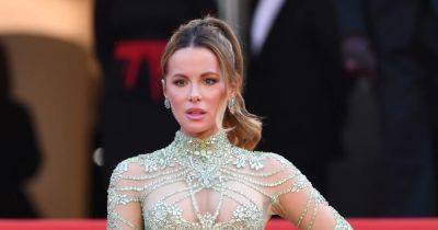 Kate Beckinsale Reacts to Fan Who Says It’s ‘Not Possible’ for Her to Be ‘This Gorgeous’ Without Surgery - www.usmagazine.com - Washington - county Reeves