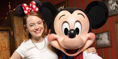 Emma Stone Hangs Out With Mickey Mouse After 'Poor Things' Hair Shocks Fans - www.justjared.com - Paris - Florida