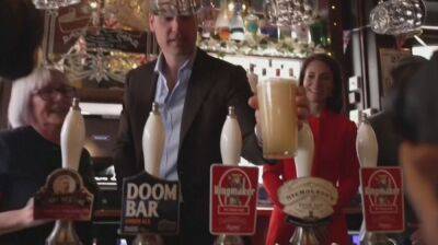 Prince William Shows Off His Terrible Pint Pouring Skills As He Visits London Pub With Kate Middleton Ahead Of King Charles’ Coronation - etcanada.com - Britain