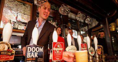 William pours shocking pint during pub visit with Kate and admits he’s better at drinking them - www.ok.co.uk