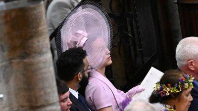 Katy Perry Struggles to Find Her Seat at King Charles III's Coronation: See the Moment - www.etonline.com - Britain