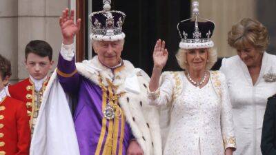 King Charles and Royal Family Pose on Balcony Without Prince Harry and Prince Andrew After Coronation - www.etonline.com - county Prince Edward