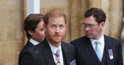 Prince Harry made awkward 'ignore' gesture towards Prince William, expert claims - www.dailyrecord.co.uk - Britain - USA - county Williams