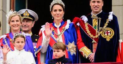 Kate Middleton and daughter Charlotte posed identically at Coronation - www.ok.co.uk - Scotland - Ireland - county King George