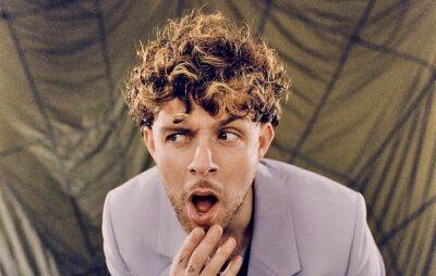 Listen to Tom Grennan’s danceable new single ‘How Does It Feel’ - www.nme.com - Britain
