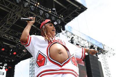 Da Brat Performs With Her Pregnant Belly On Display In Cutout Jersey At Lovers & Friends Festival - etcanada.com - Las Vegas - Jersey