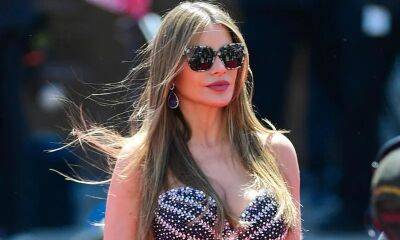 Sofia Vergara looks effortlessly beautiful in lace corset and soft glam makeup - us.hola.com - Colombia