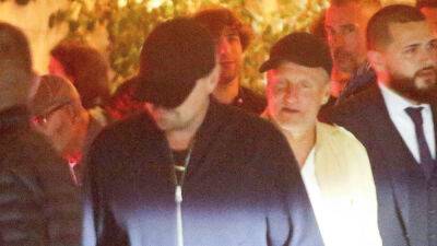 Leonardo DiCaprio Spotted Out for Dinner with Woody Harrelson & Friends - www.justjared.com - New York - Los Angeles