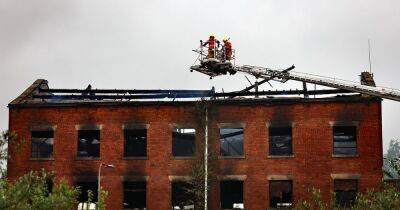 Firefighters work through night to tackle huge blaze at derelict mill with road still shut - www.manchestereveningnews.co.uk - Manchester