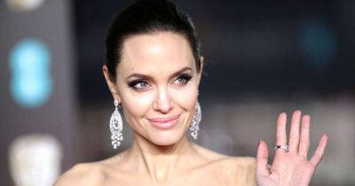 Angelina Jolie shares tribute to late mum and urges women with family cancer history to get checked - www.msn.com