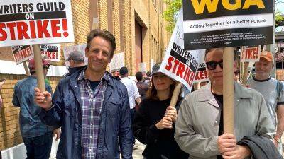 ‘SNL’ Alums Tina Fey, Seth Meyers & Fred Armisen Join WGA Picket Line At Silvercup Studios - deadline.com - USA - county Queens - county Story