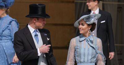 Princess Kate Pulls Off an Outfit Repeat in Dotted Blue Dress at Buckingham Palace Garden Party: Photos - www.usmagazine.com - Britain - city Cambridge - county King George - county Prince Edward