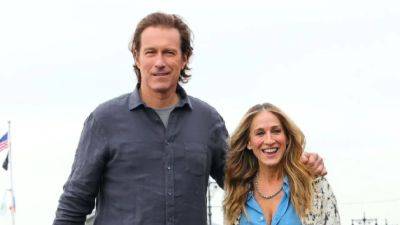 Sarah Jessica Parker Reunites With John Corbett -- But Not Kim Cattrall -- in New 'And Just Like That' Trailer - www.etonline.com - New York - county York