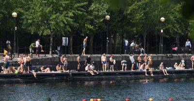 Warning over jumping and swimming in cold water during weekend heatwave - www.manchestereveningnews.co.uk - Manchester - county Quay