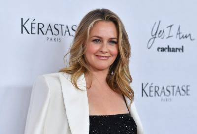 Alicia Silverstone Says She’s ‘Deeply Disappointed’ With Democrat Party, Registers As Independent Voter While Endorsing Robert F. Kennedy - etcanada.com