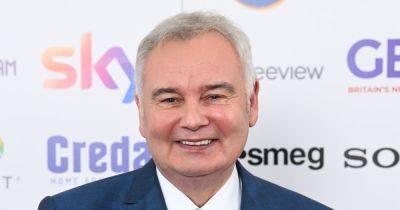 Eamonn Holmes claps back after fans turn as they spot fresh 'swipe' amid Phillip Schofield and Holly Willoughby 'feud' - www.manchestereveningnews.co.uk