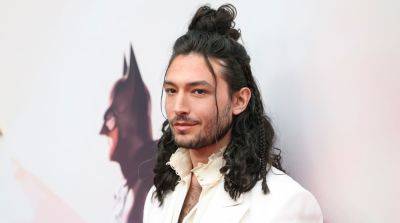 Ezra Miller Attends 'The Flash' Premiere for First Public Appearance in Years, Likely Their Only Red Carpet Stop - www.justjared.com - Los Angeles - Hollywood - Hawaii - Germany - state Vermont