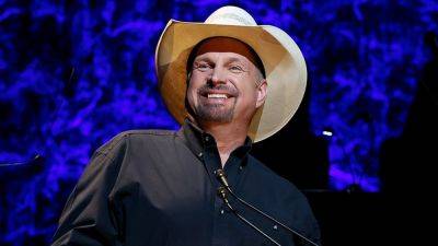Garth Brooks will sell Bud Light, doubles down on decision to have beer at bar: 'I love diversity' - www.foxnews.com - Nashville