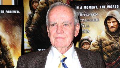 Cormac McCarthy, Pulitzer Prize-Winning Author of 'The Road' and 'No Country for Old Men,' Dead at 89 - www.etonline.com - USA - Tennessee - state New Mexico - state Rhode Island - Providence, state Rhode Island