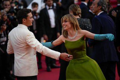 Maya Hawke And Rupert Friend On Their Viral Dancing Moment At Cannes: ‘It Was A Dare’ - etcanada.com - Canada - city Asteroid