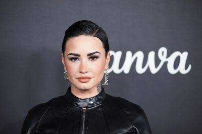 Demi Lovato Stopped Using ‘They/Them’ Pronouns Because It Was ‘Exhausting’ - etcanada.com - Spain