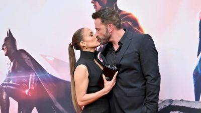Jennifer Lopez and Ben Affleck Share a Kiss on 'The Flash' Premiere Red Carpet - www.etonline.com