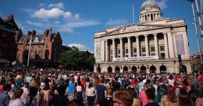 Thousands attend emotional vigil in Nottingham as mother of victim urges city to ‘hold no hate’ - www.manchestereveningnews.co.uk