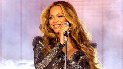 Beyoncé Reveals Gender of a Fan's Baby on Stage -- and the Moment Is Perfectly Beyoncé - www.etonline.com - Germany