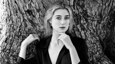 Elizabeth Debicki on the ‘Heaviness’ of Playing Princess Diana in ‘The Crown’: ‘It’s a Strange Place to Exist in’ - variety.com