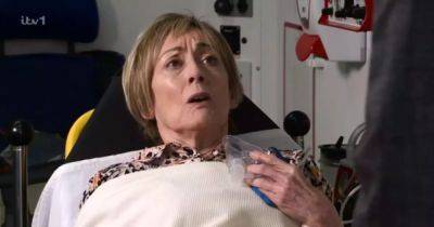 Coronation Street fans point out same blunder as Elaine rushed to hospital after being left for dead by Stephen - www.manchestereveningnews.co.uk