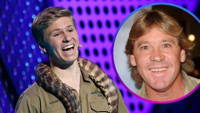 Robert Irwin Gets Bitten in the Face By Same Snake Species as Late Dad Steve in Lookalike Moment - www.etonline.com - Indiana - county Irwin
