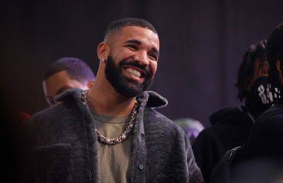 Drake Drops By Shoppers Drug Mart In A TTC Jacket Ahead Of Tour - etcanada.com