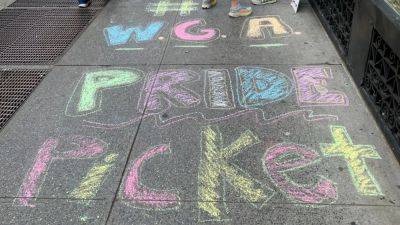 Dispatches From The Picket Lines, Day 31: Pride Events Hit LA & New York, ‘Euphoria’s Jeremy O. Harris Slams Studio “Crumbs” & Greta Gerwig Appreciation Day - deadline.com - New York - Los Angeles - Houston - city Burbank