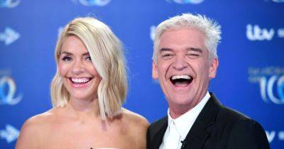 Phillip Schofield recalls his desperate last text to Holly Willoughby after affair revelation - www.manchestereveningnews.co.uk