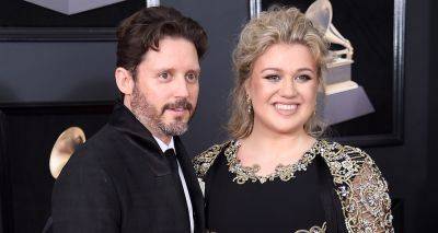 Kelly Clarkson Jokes About Big 'Red Flag' in Marriage to Ex-Husband Brandon Blackstock - www.justjared.com