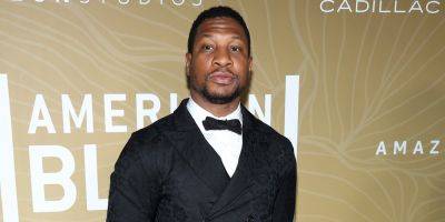 Jonathan Majors' Trial Date For Domestic Violence Is Scheduled - www.justjared.com - New York