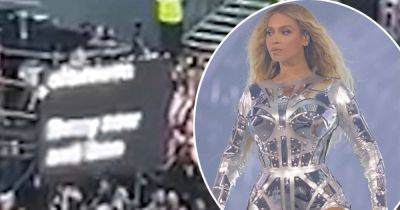 Beyonce baffles concert-goers by using an AUTOCUE on her tour - www.msn.com - Britain - USA - Germany
