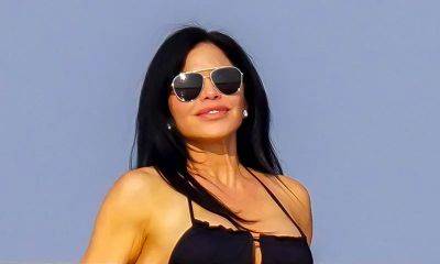 Lauren Sanchez turns up the heat in black bikini while tanning on deck of $500M yacht - us.hola.com - Spain - France - city Sanchez