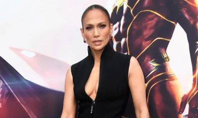 Jennifer Lopez looks chic as she buys furniture with a friend - us.hola.com - Los Angeles - Beverly Hills