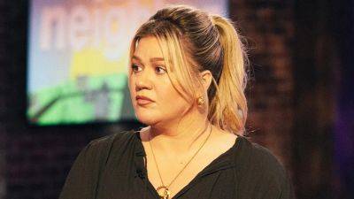 Kelly Clarkson Says She Was 'Blindsided' by Toxic Work Environment Claims at Talk Show - www.etonline.com - New York