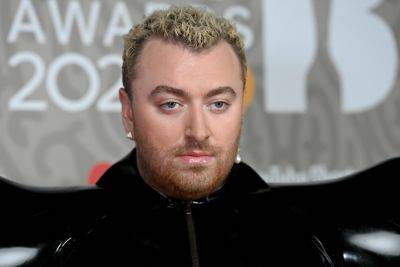 Twitter Erupts At Sam Smith Following Fake Stage Dive Video Going Viral - etcanada.com - Britain - Manchester - Smith - state Oregon