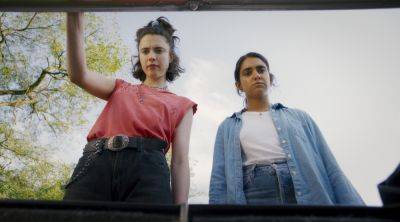 Margaret Qualley's Road Trip Doesn't Go as Planned in 'Drive-Away Dolls' - Watch the Trailer! - www.justjared.com - city Tallahassee