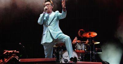 Rick Astley 'wins' Glastonbury as he performs 'awesome' collaboration with Blossoms - www.manchestereveningnews.co.uk - Manchester - city Kentish