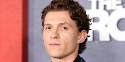 Tom Holland Reacts To The Negative Reviews Of His Apple TV+ Series 'The Crowded Room' - www.justjared.com - Beyond