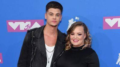 'Teen Mom' Stars Catelynn Lowell and Tyler Baltierra Share Sweet Photo With All Four Daughters Including Carly - www.etonline.com - city Lowell