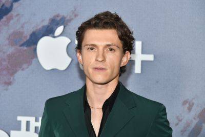 Tom Holland Talks Showing ‘Resilience’ In The Face Of ‘Horrible Reviews’ For ‘The Crowded Room’ - etcanada.com - city London, county Park