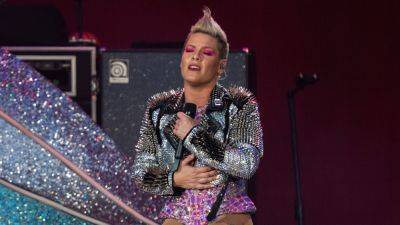 Singer Pink shocked after fan tosses dead mother's ashes on concert stage - www.foxnews.com - London - New York