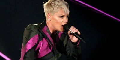 Pink Shocked After Fan Throws Mother's Ashes Onstage - www.justjared.com - city London, county Park - county Hyde