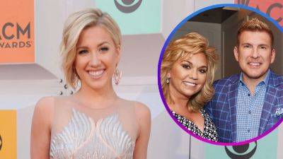 Savannah Chrisley Details Mom Julie Turning Down Dad Todd's Proposals Amid Pregnancy With Chase - www.etonline.com - South Carolina